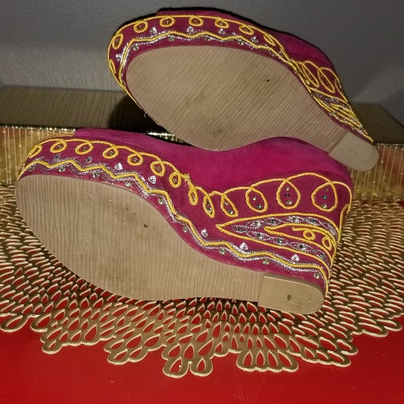 BOUTIQUE 9 Fuschia Suede festival wedge - Picture 4 of 6